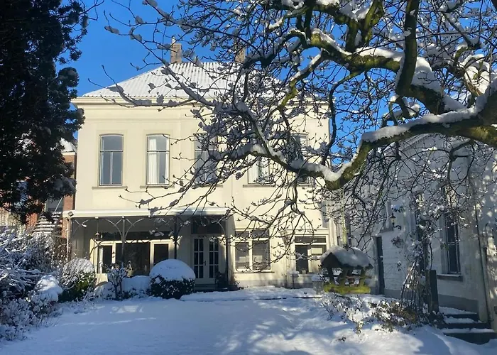 Oda ve Kahvaltı By Genck Oudenbosch