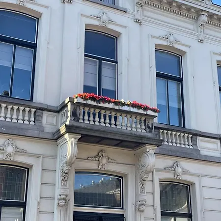 Bed & Breakfast By Genck 3*